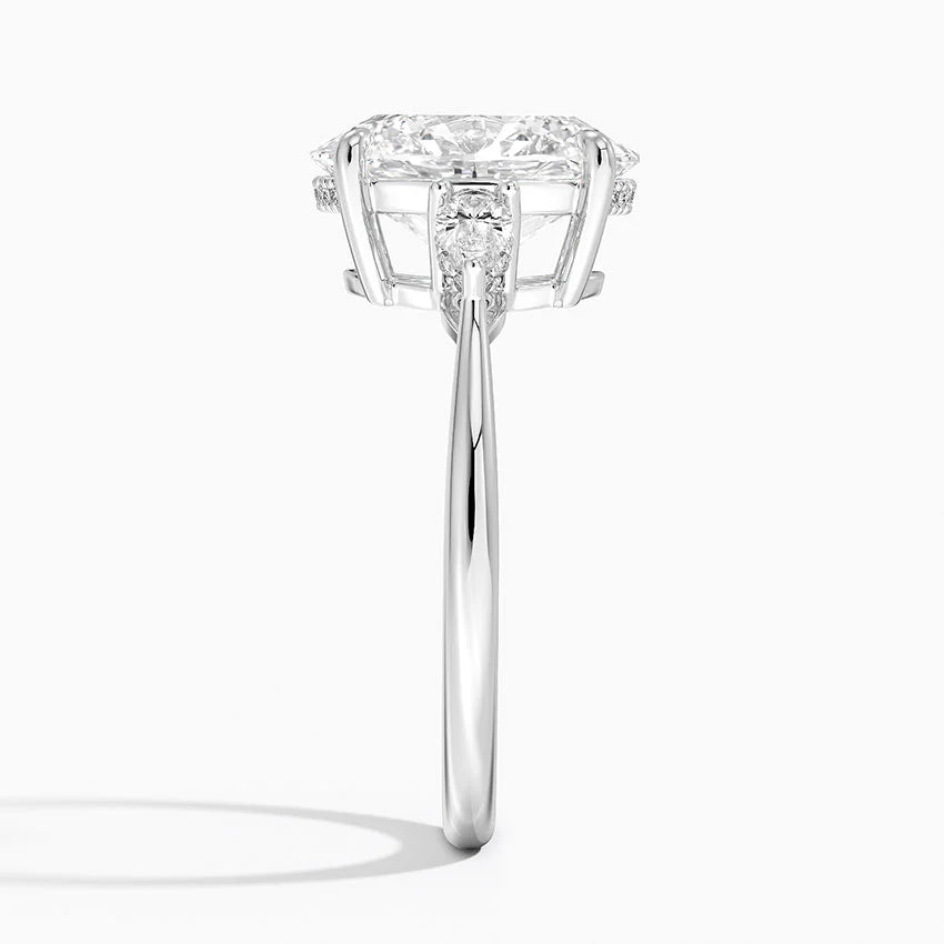 3.50 Karat Oval Kesim Hidden Halo Tasarım Tektaş Laboratuvar Pırlanta Yüzük - Madrid