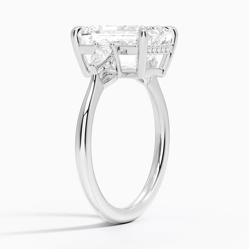 4.50 Karat Emerald Kesim Hidden Halo Tasarım Tektaş Laboratuvar Pırlanta Yüzük - Madrid