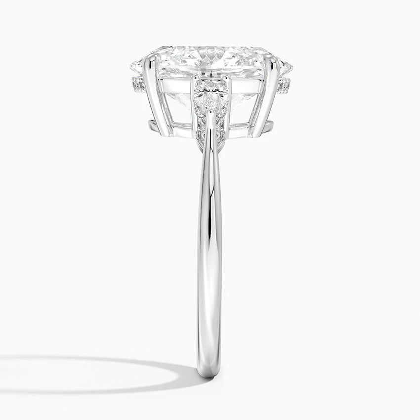 4.50 Karat Oval Kesim Hidden Halo Tasarım Tektaş Laboratuvar Pırlanta Yüzük - Madrid