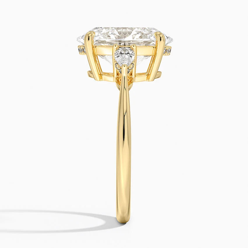 4.50 Karat Oval Kesim Hidden Halo Tasarım Tektaş Laboratuvar Pırlanta Yüzük - Madrid