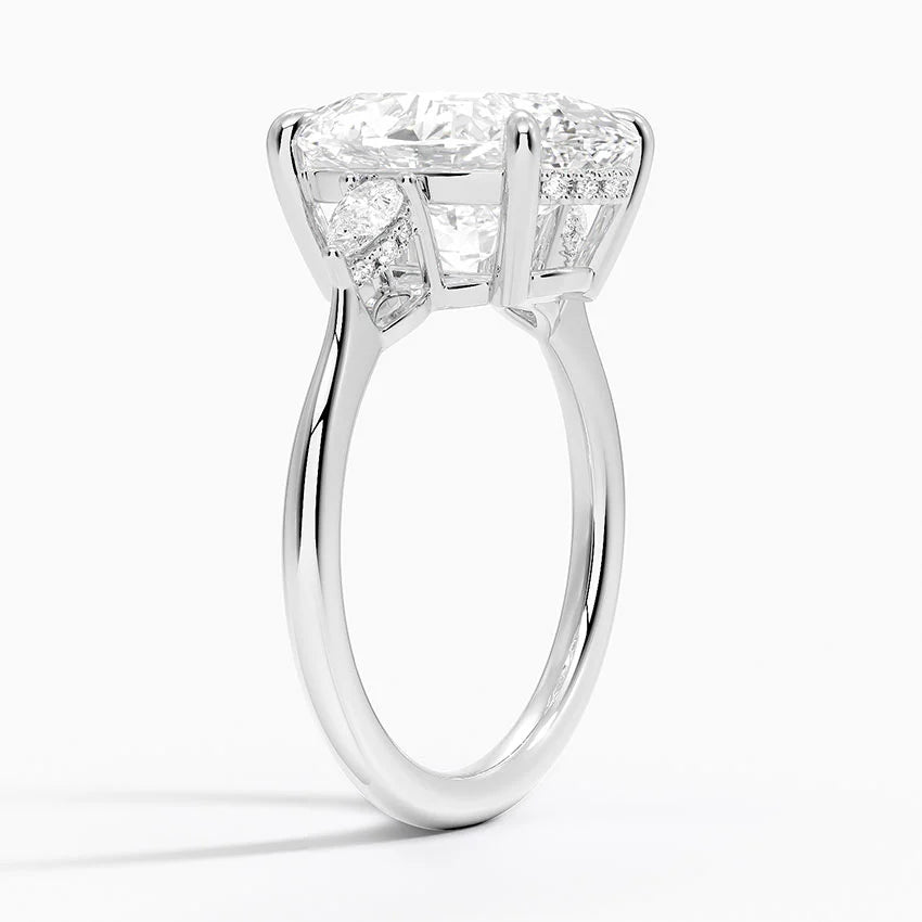 5.50 Karat Oval Kesim Hidden Halo Tasarım Tektaş Laboratuvar Pırlanta Yüzük - Madrid