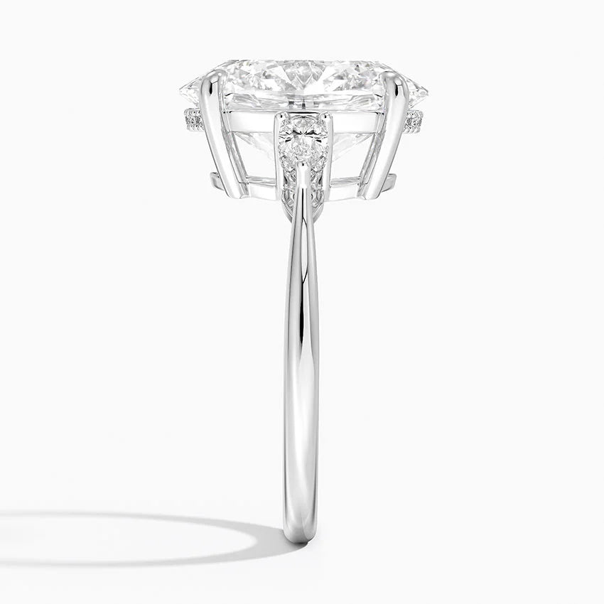 5.50 Karat Oval Kesim Hidden Halo Tasarım Tektaş Laboratuvar Pırlanta Yüzük - Madrid